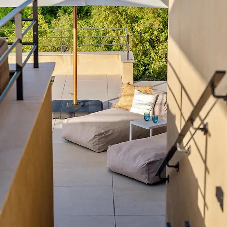 Villa Grand Large Saint-clair Piscine Chauffée Garage Propriété Fermée Le Lavandou