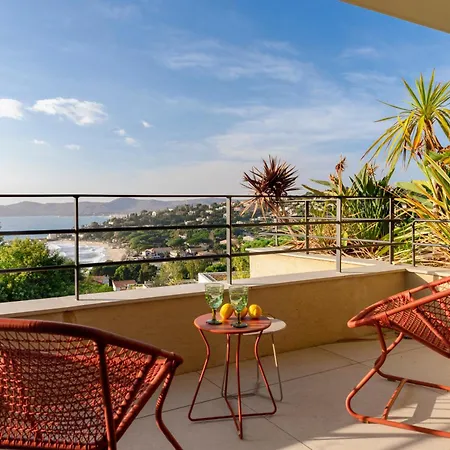 Villa Grand Large Saint-clair Piscine Chauffee Garage Propriete Fermee Le Lavandou