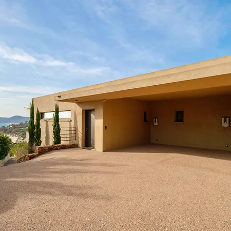 Villa Grand Large Saint-clair Piscine Chauffee Garage Propriete Fermee Le Lavandou