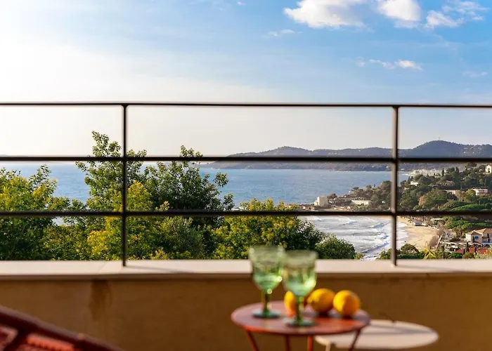 Grand Large Saint-clair Piscine Chauffee Garage Propriete Fermee Le Lavandou