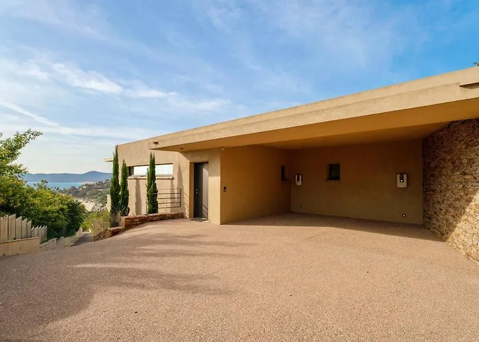 Grand Large Saint-clair Piscine Chauffee Garage Propriete Fermee Le Lavandou