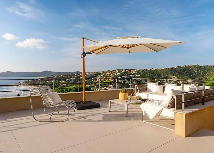 Grand Large Saint-clair Piscine Chauffee Garage Propriete Fermee Le Lavandou