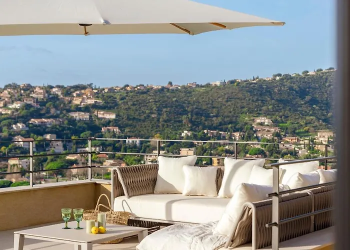 Grand Large Saint-clair Piscine Chauffee Garage Propriete Fermee Le Lavandou